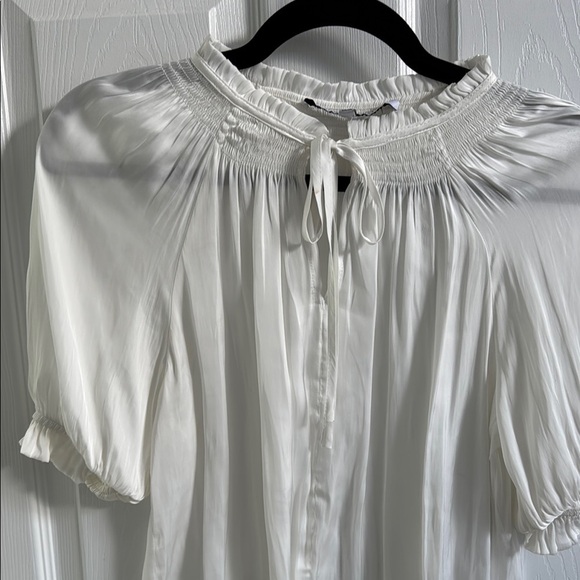 ❤️Collective Concepts Cream Puff Sleeve Blouse with Smocked Bib Collar - Picture 4 of 7